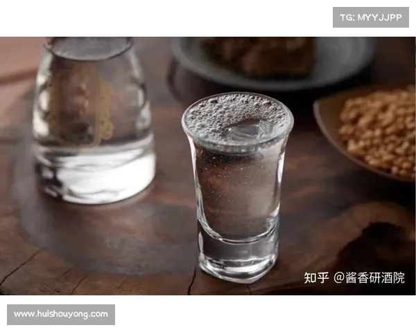白酒冰镇禁忌揭秘:网友调侃,哪怕在医院门口也喝不到正宗白酒味! 白酒冰镇禁忌揭秘:网友调侃,哪怕在医院门口也喝不到正宗白酒味!